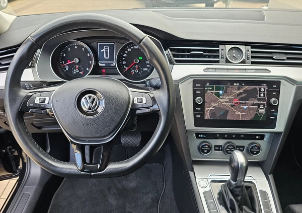 Volkswagen Passat cena 63800 przebieg: 180000, rok produkcji 2019 z Tuszyn małe 562